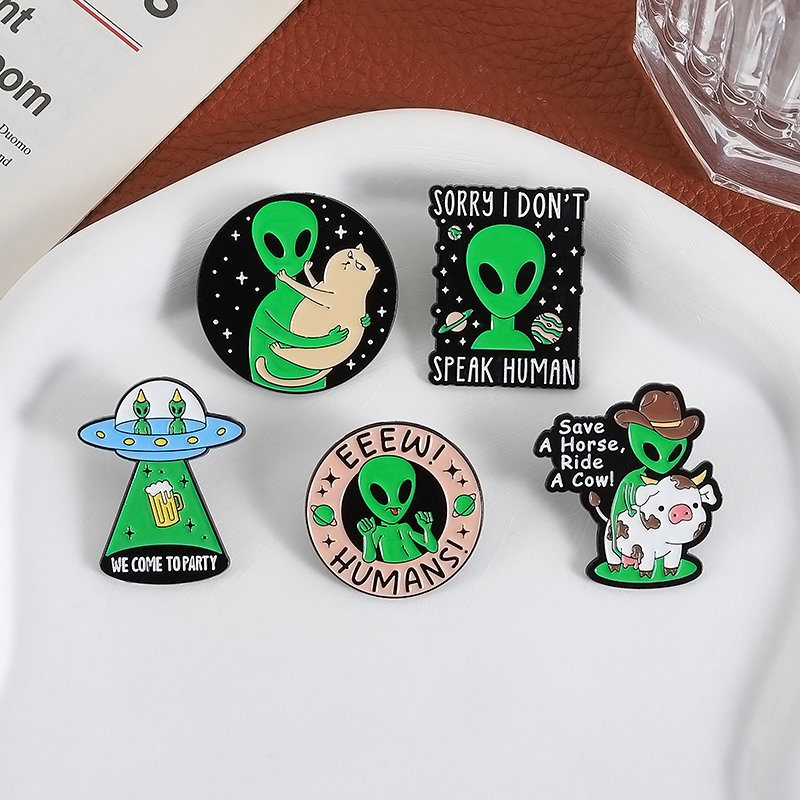 UFO We Come To Party Enamel Pi - Embroidery House avis et prix