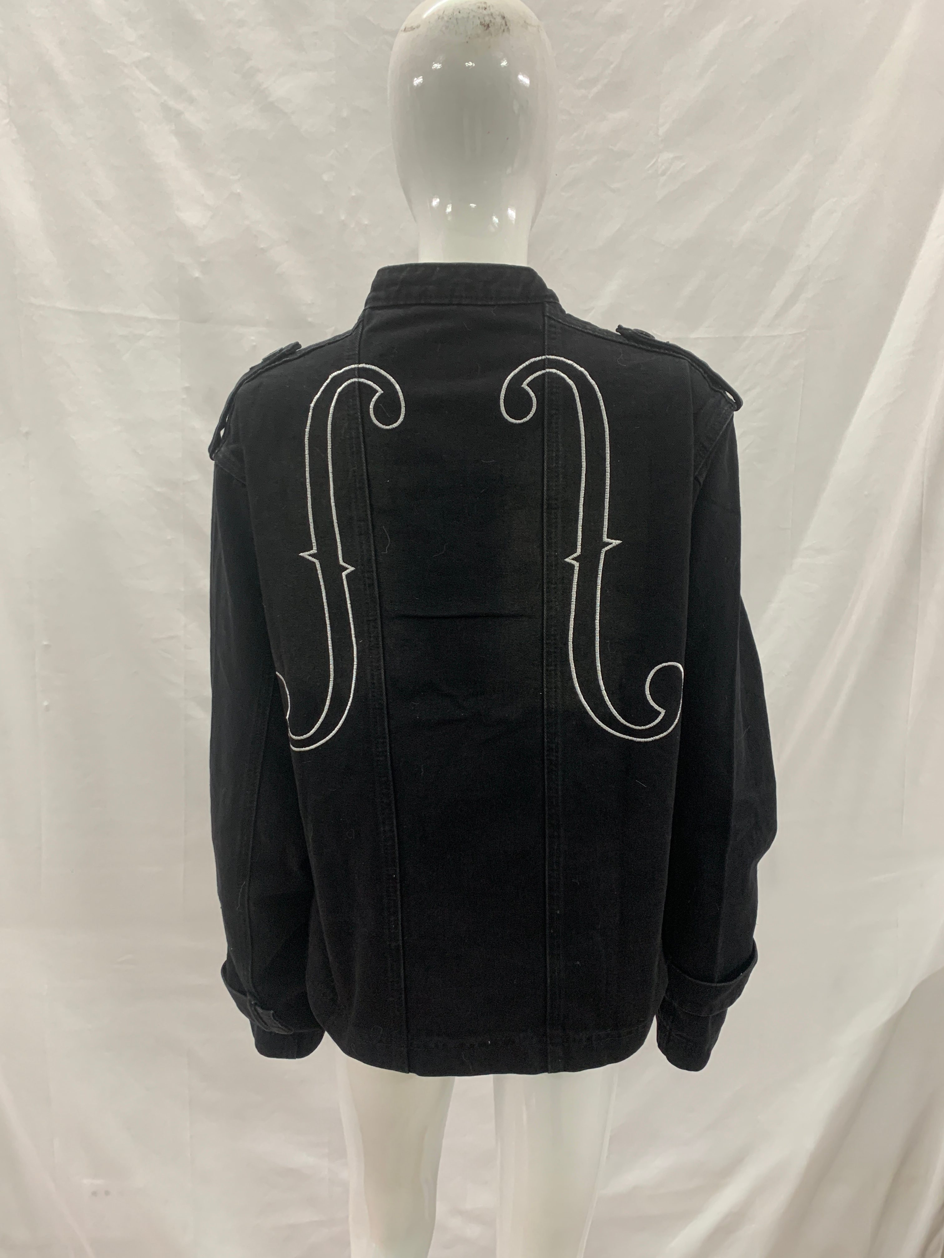 Gothic women's fashion persona - Embroidery Gothic avis et prix