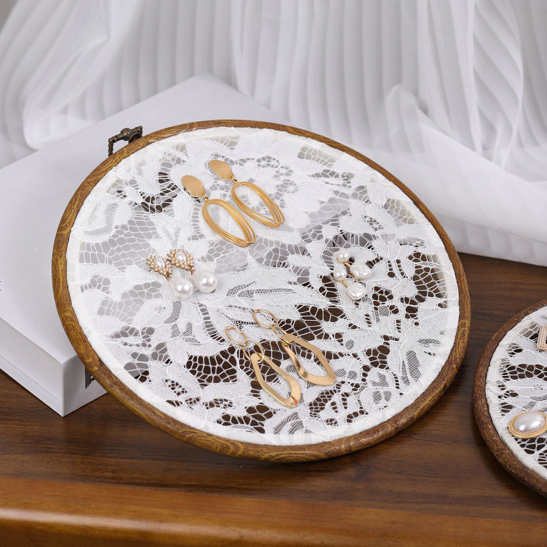 Vintage Lace Embroidery Hoop E - Embroidery Photoshop avis et prix