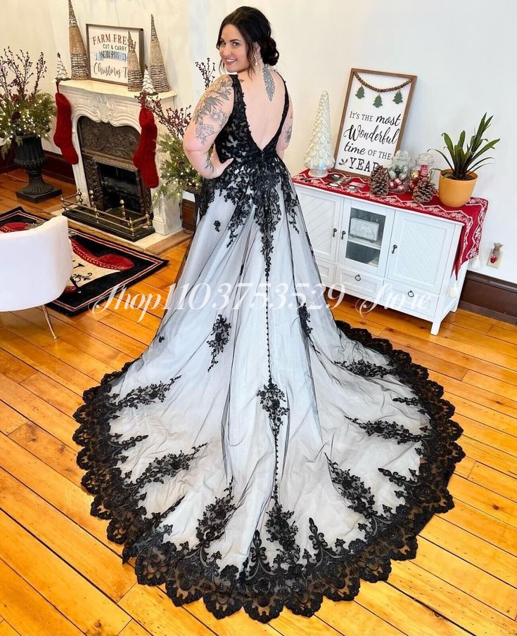 Gothic V Neck Wedding Dresses  - Embroidery Gothic avis et prix