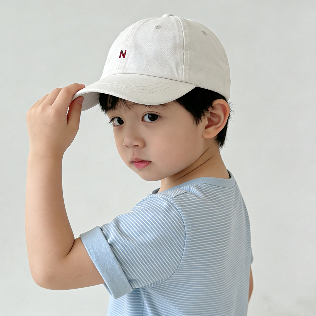 N-Letter Baby Peaked Hat Solid - Embroidery Letter N avis et prix