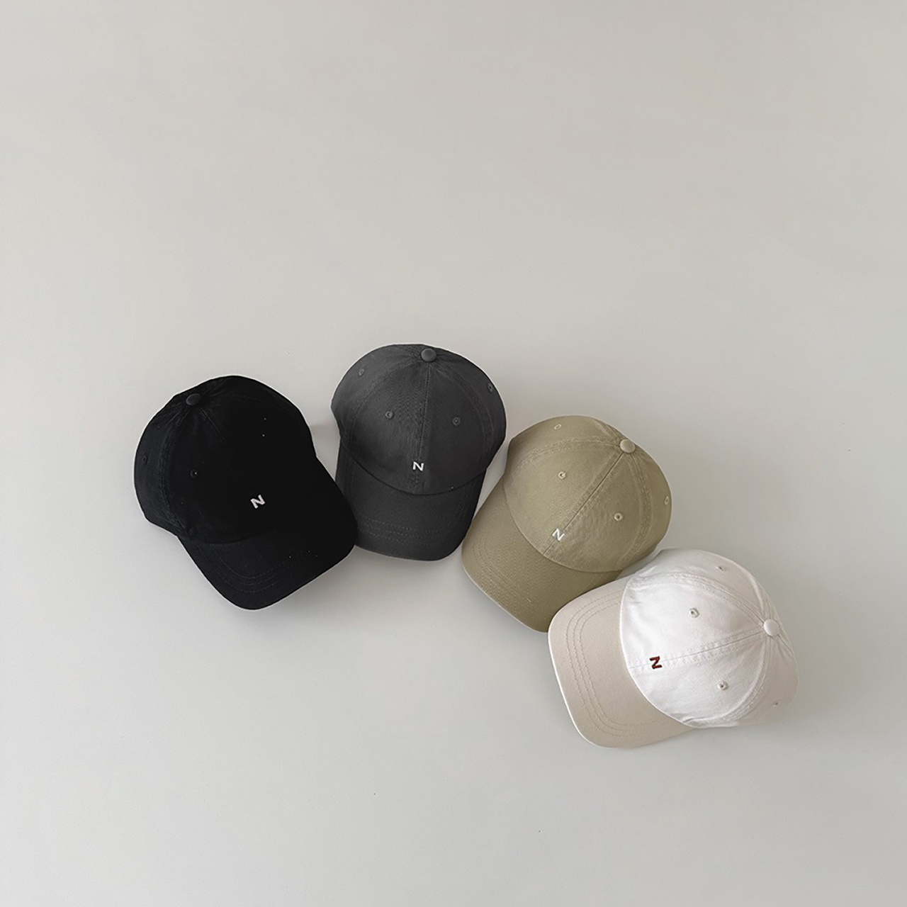 N-Letter Baby Peaked Hat Solid - Embroidery Letter N avis et prix