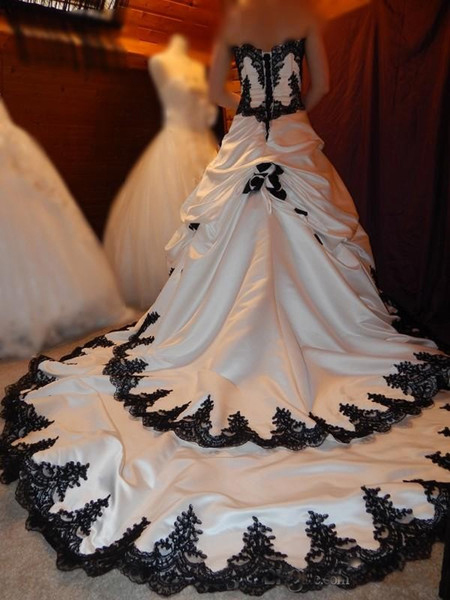 Vintage Wedding Dress Gothic B - Embroidery Gothic avis et prix